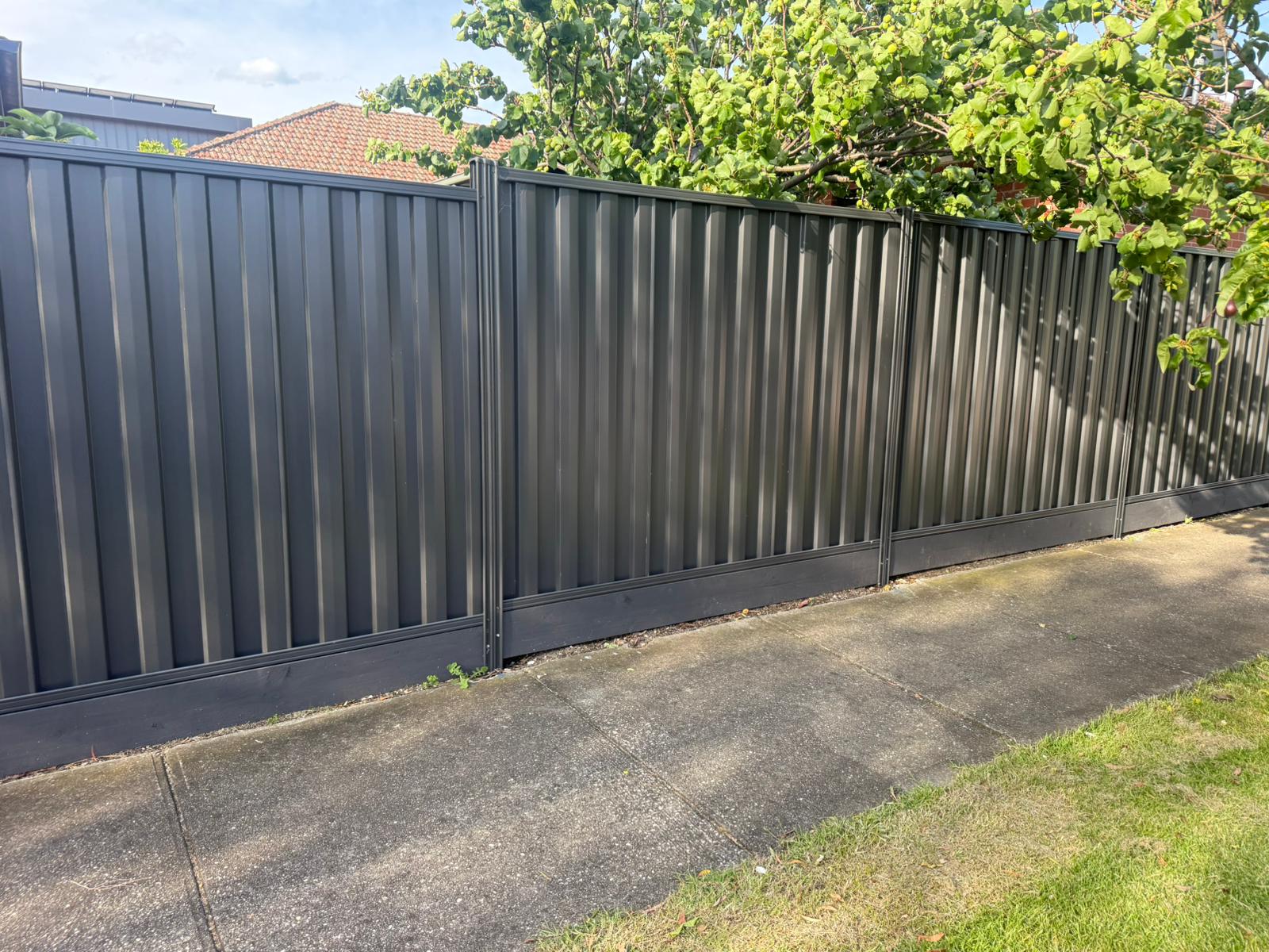 Read more about the article A Complete Guide to Modern Sliding Gate Installation Automation